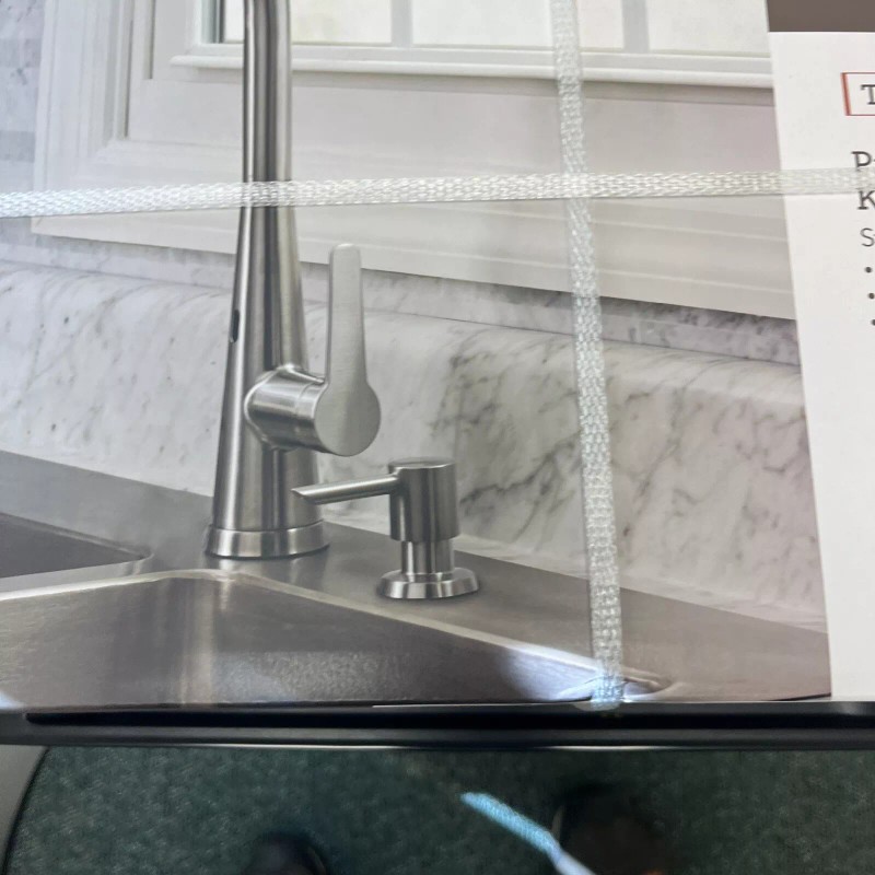 Allen + Roth Tolland 67798W-120802 Kitchen Faucet - Silver(new)