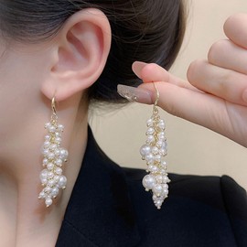 Long Tassel Pearl Dangle Earrings for women Sterling Silver Needle Simulated Shell Pearl Dangle Earrings White Pearl Earrings Hypoallergenic Pearl Drop Earrings for women Prom Earrings Jewelry