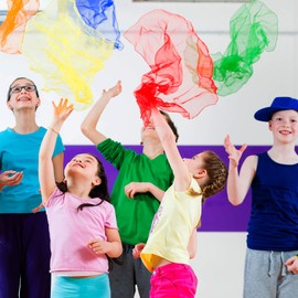 THE TWIDDLERS 32 Chiffon Cloths Juggling Towels Silk Scarves for Nursery and as a Gymnastics Towel 60 x 60 cm Colourful Dance Towels 2 Pieces per Colour