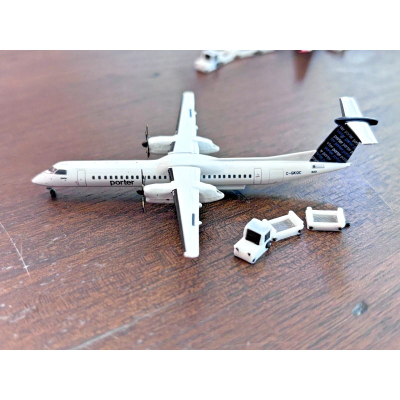 1:400 Model Airport Accessories - 16 Piece Open Baggage Cart