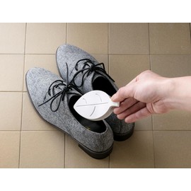 アネスティ 珪藻土 シューズケア タブレット ホワイト リーフ型 幅5.5×奥行2.8×高さ10cm 脱臭 乾燥 Karari HO1911