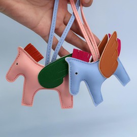 JINZHOUFZ Angel Pegasus bag hanging ornaments, cute Internet red pony pendant car keychain bag hanging ornaments ladies charm (Grey)