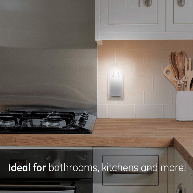 GE 4-in-1 LED Power Failure Light, Plug-In, Dusk-to-Dawn Sensor, Auto