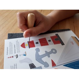 Familienmomente Maxi Craft Set 10 Prickling Pictures Sea (2 x Shells, Fish, Boats, Sea Lanterns, 1 x Pirate, Mermaid) DIN A5, 2 x Prick Felt, Needle Needle