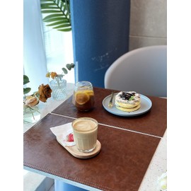 Waterproof PU Placemats, Faux Leather Dinging Table Mat, Set of 4, Easy to Wipe Off Scrub Vinyl Mat, Heat & Stain Resistant for Office Conference Table, Home Decor