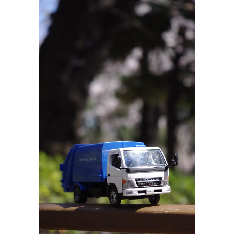 Diamond Pet Dk – 5106 1/43 Scale Mitsubishi Fuso Canter Cleaning Car