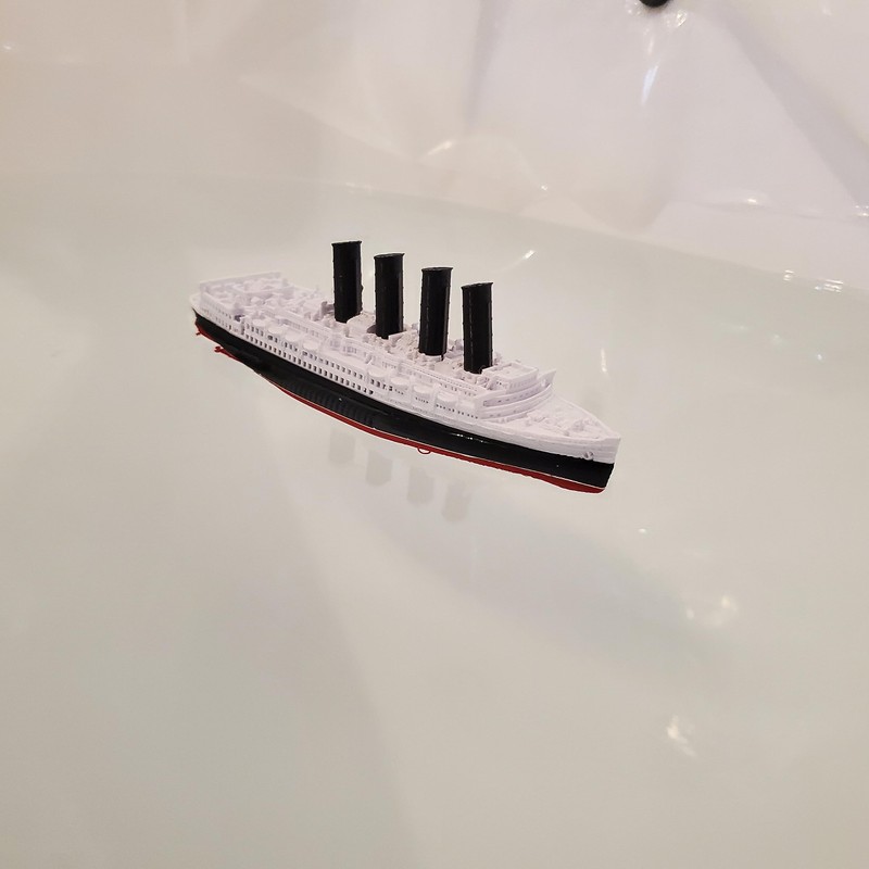 TheRoller3d RMS Titanic Floating Bathtub Model (Lusitania Bathtub Model with