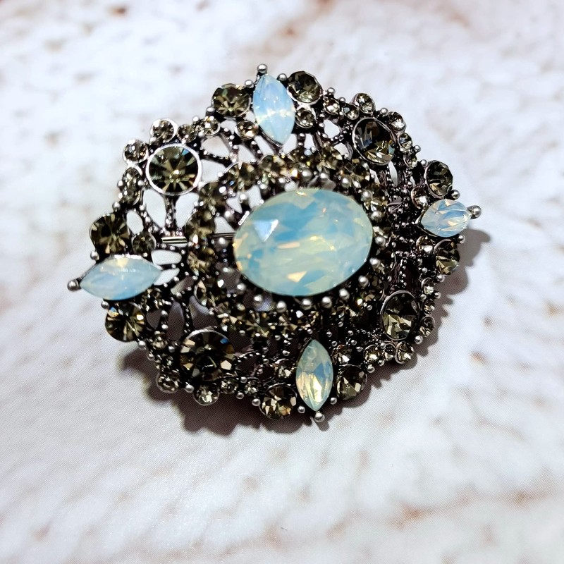 Antique Gold Tone Geometric Foliate Filigree Art Deco Blue Oval