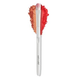 Wet n Wild Brocha Grande para Sombra de Ojos, Cerdas Suaves y Densas, Aplicación Uniforme y Difuminado Profesional, Mango Ergonómico, Vegana y Cruelty Free