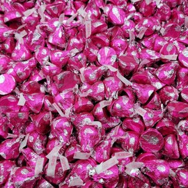 Kisses Strawberry Ice Cream Cone - Strawberry Flavored Creme and Cookies - (2 Pound)