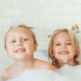 Foamie 2-in-1 Solid Shampoo & Shower Gel Children, Shampoo Girls with Organic Almond Oil and Peach for Better Combability, Mild on Skin and Hair, 100% Vegan, Plastic-Free, 80 g