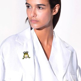 Cute Frog Lapel Brooch Pin Cubic Zirconia Crystal Animal Glasses Cartoon Green Enamel Pins Clip Collar Jackets Badges Suit Accessories Brooches Pins Fashion Jewelry Gifts for Women Men Girls