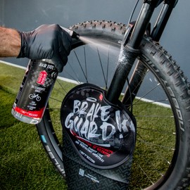 1000 Miglia Brake Guard, Abdeckung für Reinigung der Fahrradkette, Schützt die Scheibenbremsen vor dem Sprühen von Schmutzt, Reinigern, Schutz- und Schmiermitteln, mit Sammeltasche für Rückstände