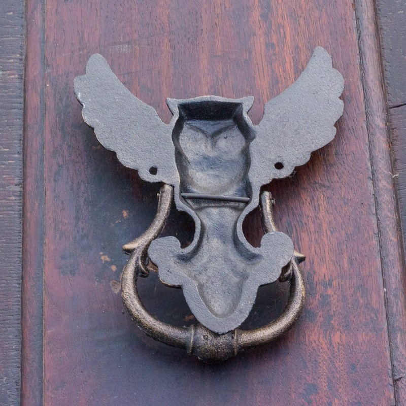Antikas Door Knocker with Owl Design, Cast Iron Door Fitting,