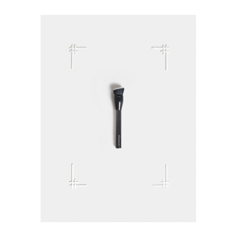 010 Diagonal Foundation Brush / 010 사선 파운데이션 브러쉬