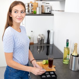 Relaxdays Eiswürfelform Silikon, wiederverwendbar, XXL Silikonform für 5 cm Eiswürfel, 6 einzelne Eiswürfel, schwarz