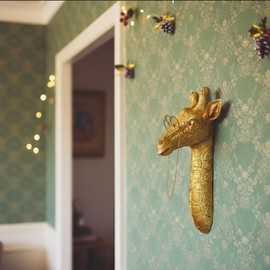WOPARTY Decorative Gold Giraffe Head Wall Mount with Glasses, Resin Material, 11.42 x 5.71 x 4.33 Inches, Modern Safari Wall Decor