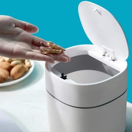 Mini Recycle bin Plastic Trash can Creative Desktop Trash can with lid Small Home Office Cleaning Trash can Button Desktop Storage Trash can