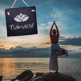 Namasté Lotus Sign Slate Engraved - Yoga Reiki Pilates Door Sign Slate 11 x 11 cm | Dekolando
