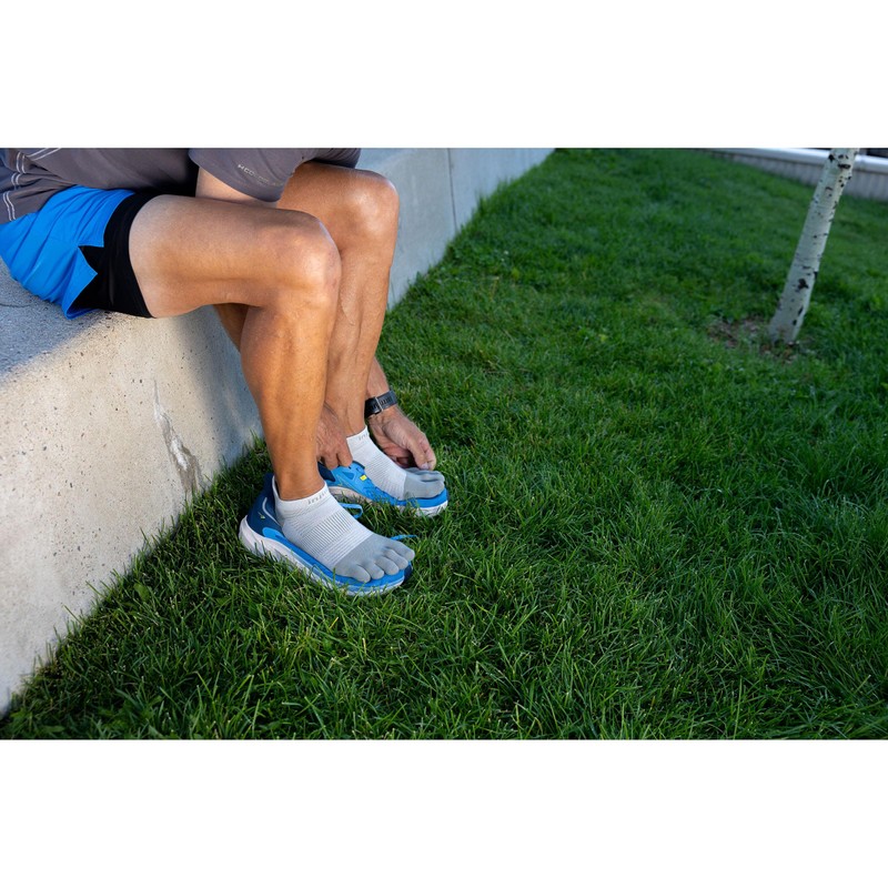 Injinji Unisex Run Lightweight No-Show Socks, sand, M