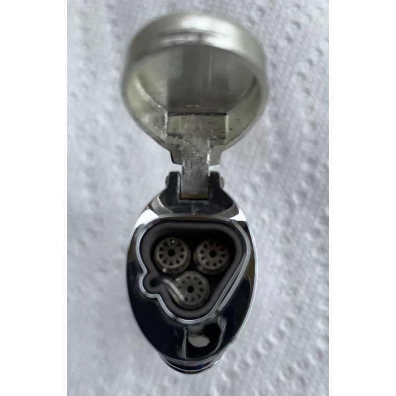 La Gloria Cubana Series Triple Torch Cigars’s Lighter With Built