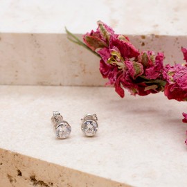 Carissima Gold Women's 9 ct White Gold 5 mm Round Cubic Zirconia Stud Earrings