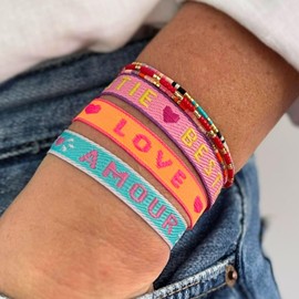 happymaker - Freundschaftarmbänder, Armband 2er Set aus Stoff mit Statement - Besti - im Boho Style, wasserfest und handmade, Armband mit vergoldeter Perle, Freundschaftsarmband