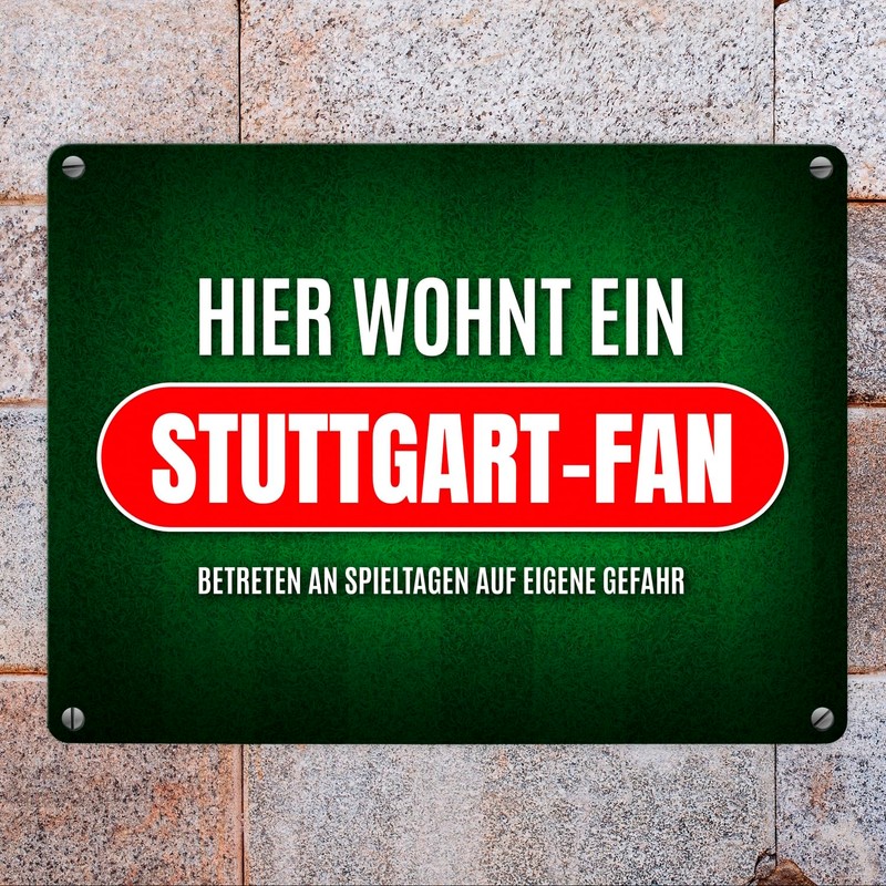 Hier wohnt ein Stuttgart-Fan Metal Sign with Lawn Motif Football