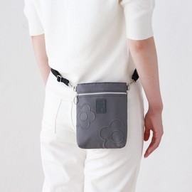 MARY QUANT 000846-0001-01 Shoulder Pouch, Smartphone Shoulder Pouch, Daisy Embroidery (Gray), Mini Shoulder Pochette, Crossbody, gray