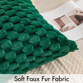 MIULEE Christmas Set of 2 Faux Fur Cushion Covers, Decorative Plush Cushion Covers, Soft Sofa Cushion, Decorative Cushion for Sofa, Bedroom, 50 x 50 cm, Dark Green