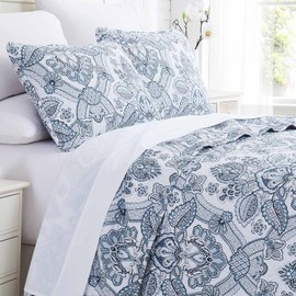 Southshore Fine Living, Inc. Enchantment Collection, Premium Bedding Set for Full Bed, 3-Piece Quilt Bedding Set with 1 Quilted Coverlet Queen Size and 2 Pillow Shams, Full/Queen Quilts, Blue Paisley