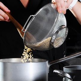 Fackelmann Colapasta 20 cm In Acciaio Inossidabile - Rete Fine Per Drenaggio Rapido - Versatile Per Quinoa, Cereali, Riso, Frutta, Verdura E Pasta - Design Funzionale Con Maniglie E Supporto