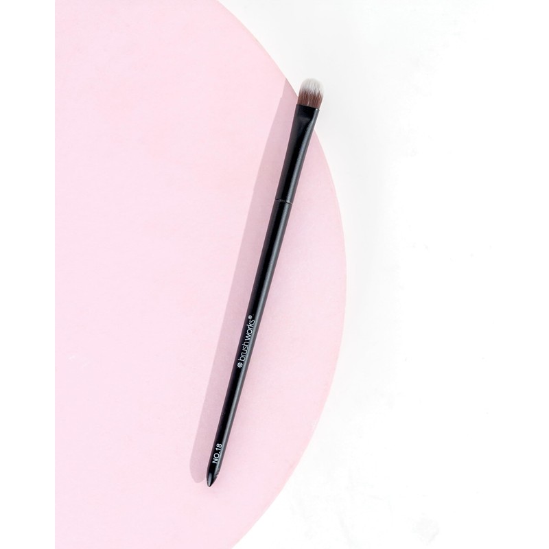 Brushworks No. 18 Flat Eye Brush