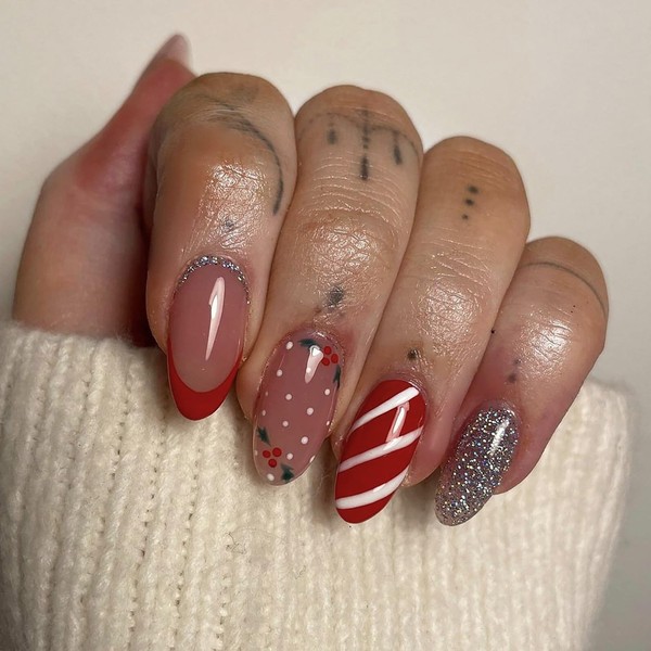 Caiguoer Pack of 24 Christmas False Nails Red Short Oval