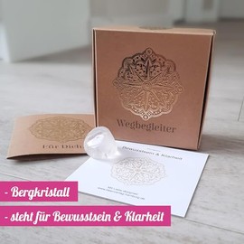 Ideenverlag HAMBURG Bewusstsein & Klarheit Wegbegleiter XL Halbedelstein Bergkristall inkl. Geschenkverpackung + Geschenkkarte/Naturstein als Glcksbringer und Handschmeichler/Glcksstein