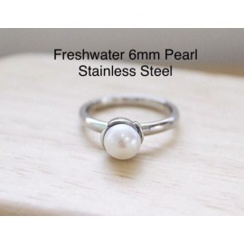 Shalom Jewelry Ladies White Freshwater Pearl Stainless Steel Ring NWT Sizes 6-8 Hypoallergenic