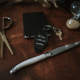 Chillkat Vintage Hotel Motel Keychain (Black Bates Motel)