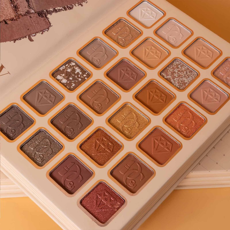 Makeup Palette,Eyeshadow & Highlighter & Blush & Contouring,4-Layer Book-Style Foldable