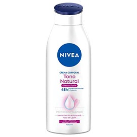 NIVEA Crema Corporal Humectante y Aclarante, Tono Natural Efecto Satin (400ml) - 48 horas de Humectación Profunda con Filtros UVA/UVB y Talco de Caolín - Para Todo Tipo de Piel