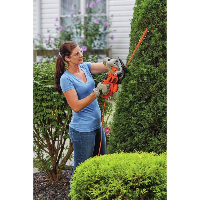 BLACK+DECKER Electric Hedge Trimmer, 17-Inch (BEHT150)