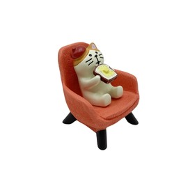ZNWSRY Resin Cat and Mini Sofa Statue Cute Desk Decor Gift for Cat Lovers Home Decoration Tabletop Ornament Desk Accessories for Shelves Office Living Room-Orange Sofa