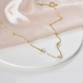 Candyfancy Daisy Chain Pearl Necklace Flower Pendant Choker Necklace for Women Girls 40 + 5 cm, Stainless Steel, No Gemstone