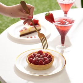 MATANA - 25 Premium Multi-Use Plastic Dessert Side Party Plates with Gold Rim - 19cm / 7.5" - Perfect for Starters, Appetisers, Cakes, Bread, Puddings