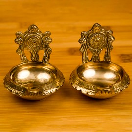 Spillbox Brass Diya for Puja | Pooja Aarti | Arti Deepak Deepam Oil Lamp for Home Temple Puja Articles Decor Gifts - Shangu Chakra Kuber Set