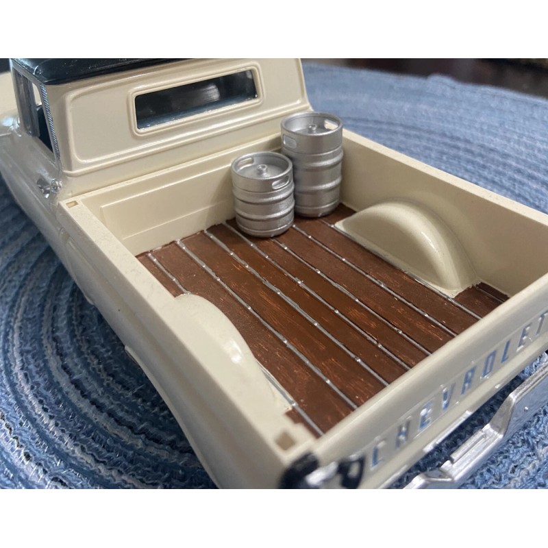 Unbranded Resin miniature beer kegs, for model truck bed or