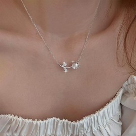Inateannal Vintage Tulip Flower Necklace Rhinestone Tulip Pendant Necklace Crystal Flower Choker Necklace Silver Small Tulip Chain Necklace Jewelry for Women