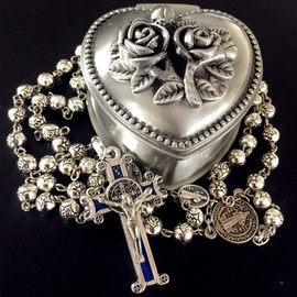 elegantmedical HANDMADE SILVER ROSE BEADS CATHOLIC Saint St Benedict ROSARY BLUE CROSS NECKLACE & NICE METAL JEWELLERY BOX