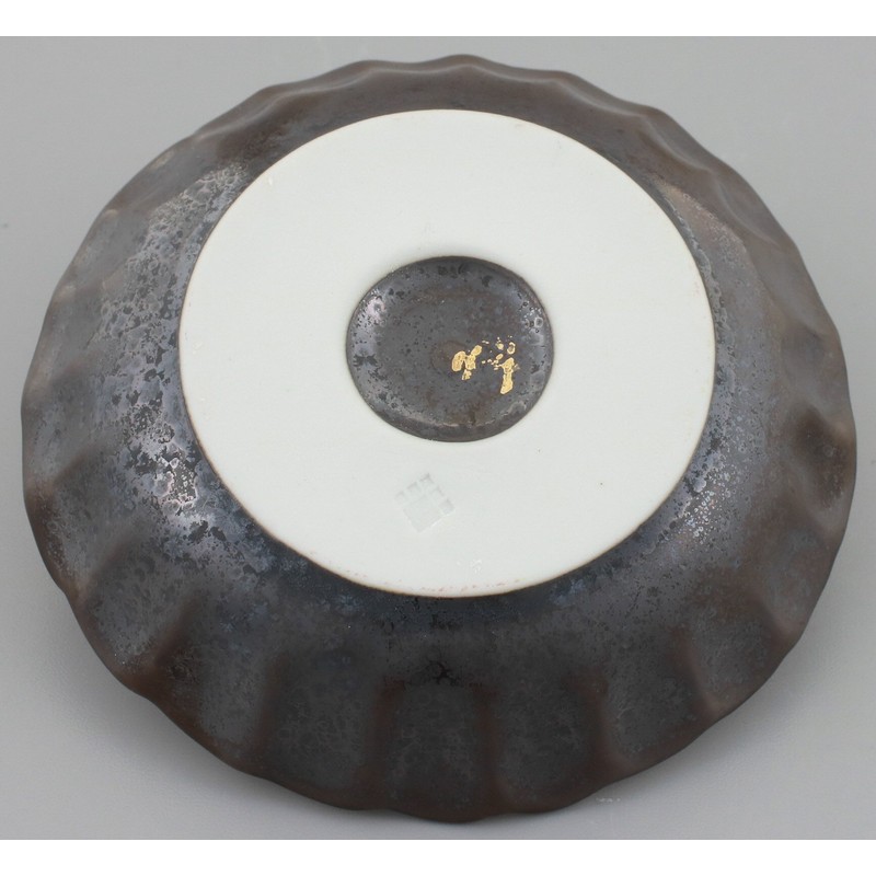 Arita Ware 465977 Toetsu Kiln Round Chrysanthemum Shaped Salt Plate,
