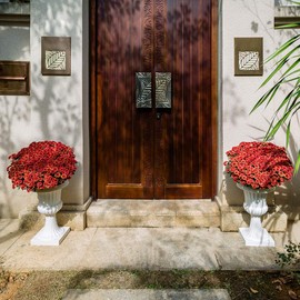 Nuptio 2 Pcs Classic Urn Planter, 19.7 inches Height Plastic Indoor or Outdoor Decorative Urn, Vintage Style Flower Pot, Home Garden Porch Front Door Planters Deck Balcony Decoration, White