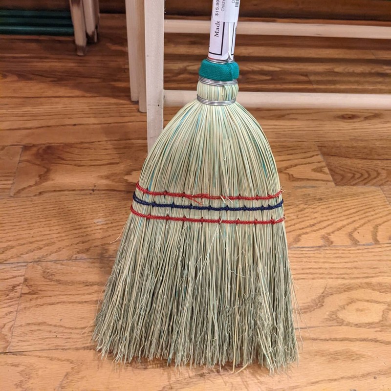 Lehman's Amish Made Barn Broom, Handmade of Corn Straw, Short